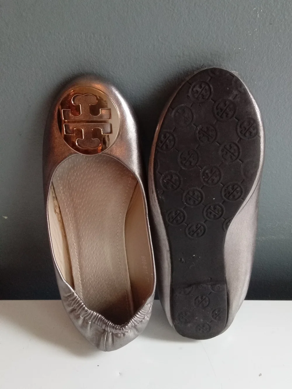 Tory Burch Minnie Travel Ballet Flats Metallic Pewter Leather Gold Logo Size 37